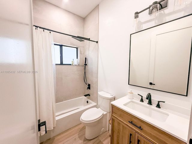 6200 SW 57th Dr, South Miami, FL 33143