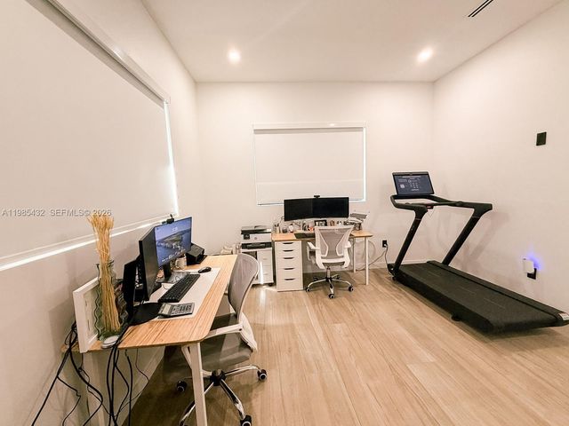 6200 SW 57th Dr, South Miami, FL 33143