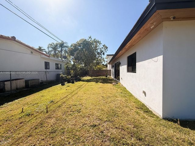 6200 SW 57th Dr, South Miami, FL 33143