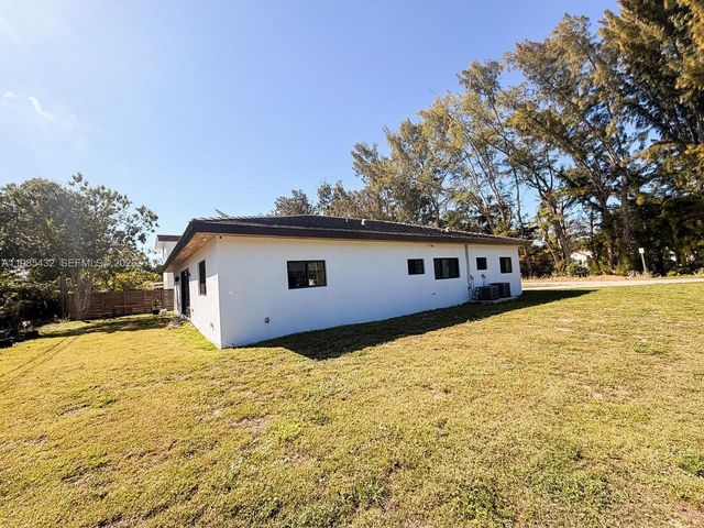 6200 SW 57th Dr, South Miami, FL 33143