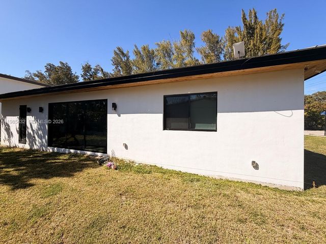 6200 SW 57th Dr, South Miami, FL 33143