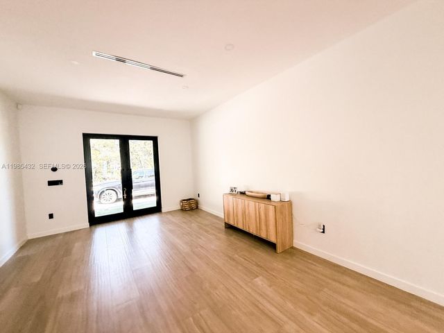 6200 SW 57th Dr, South Miami, FL 33143