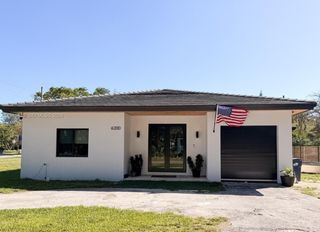 6200 SW 57th Dr, South Miami, FL 33143