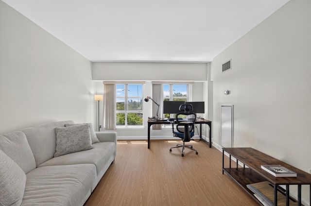 931 Massachusetts Ave 605, Cambridge, MA 02139