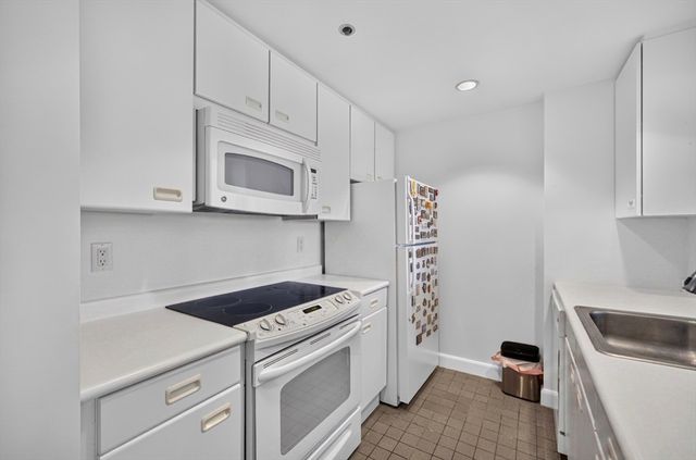 931 Massachusetts Ave 605, Cambridge, MA 02139