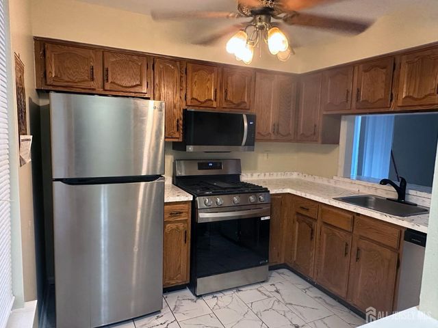 603 Woodbridge Commons Way, Iselin, NJ 08830