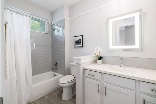 12001 Vista Parke DR 202, Austin, TX 78726