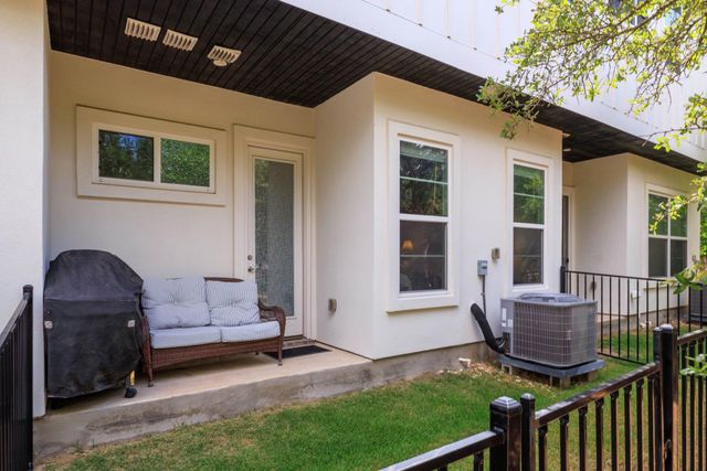 12001 Vista Parke DR 202, Austin, TX 78726