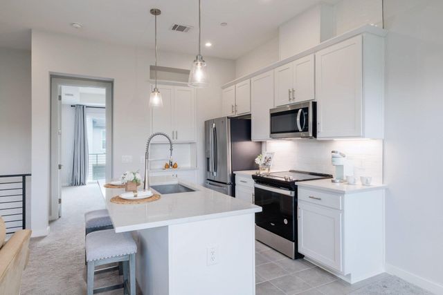 12001 Vista Parke DR 202, Austin, TX 78726