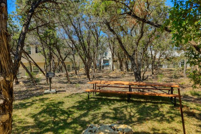 12001 Vista Parke DR 202, Austin, TX 78726