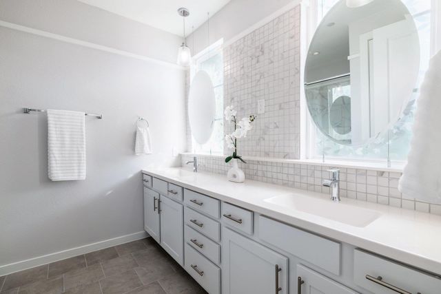 12001 Vista Parke DR 202, Austin, TX 78726