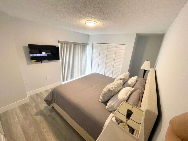 118 1st Terrace, Palm Beach Gardens, FL 33418