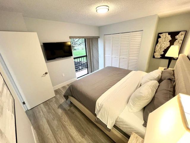 118 1st Terrace, Palm Beach Gardens, FL 33418