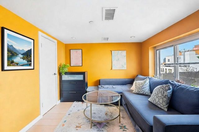96 Woodpoint Rd Apt 3A, New York City, NY 11211