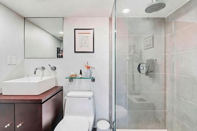96 Woodpoint Rd Apt 3A, New York City, NY 11211