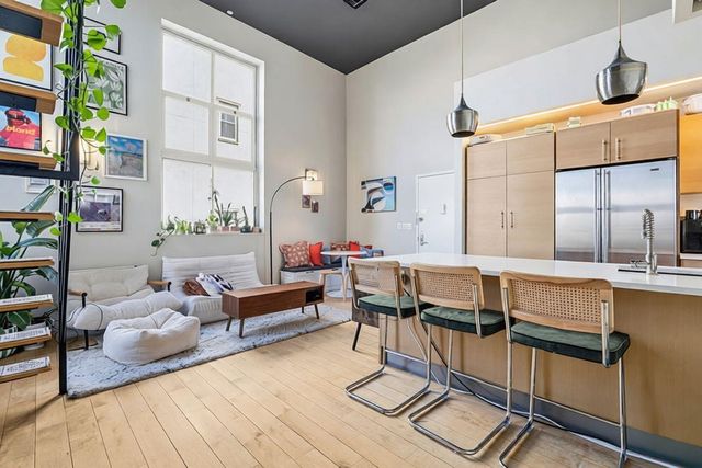96 Woodpoint Rd Apt 3A, New York City, NY 11211