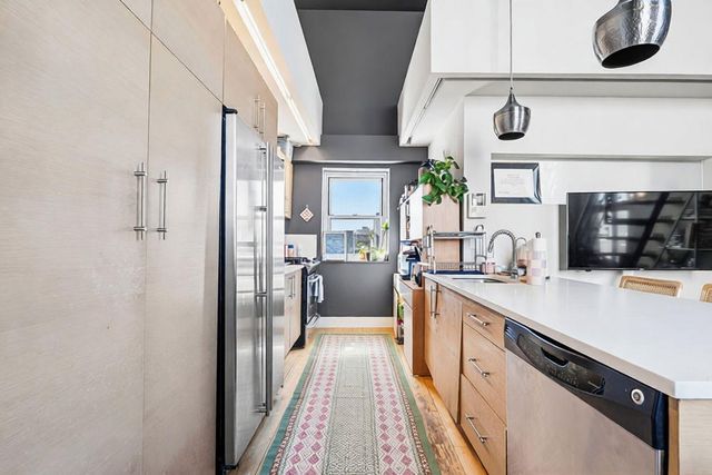 96 Woodpoint Rd Apt 3A, New York City, NY 11211