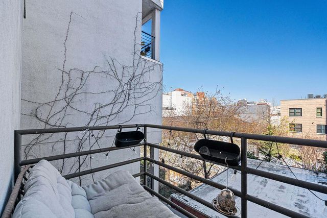 96 Woodpoint Rd Apt 3A, New York City, NY 11211