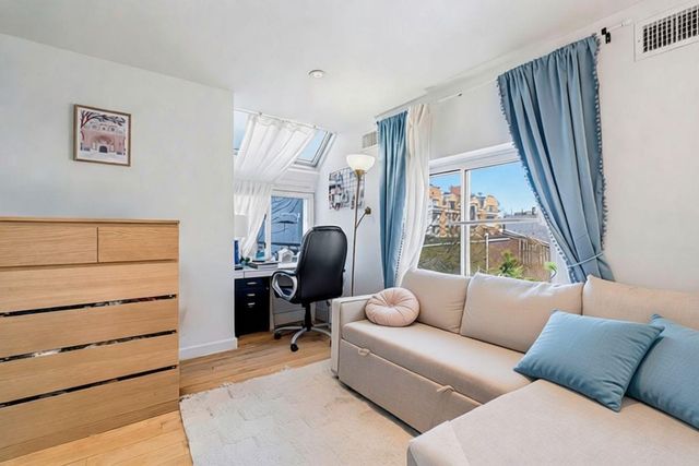 96 Woodpoint Rd Apt 3A, New York City, NY 11211