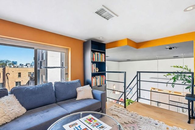 96 Woodpoint Rd Apt 3A, New York City, NY 11211