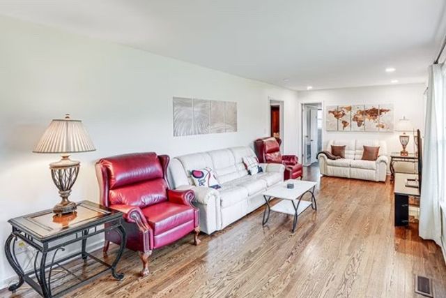 2810 Paden Dr, Nashville, TN 37206