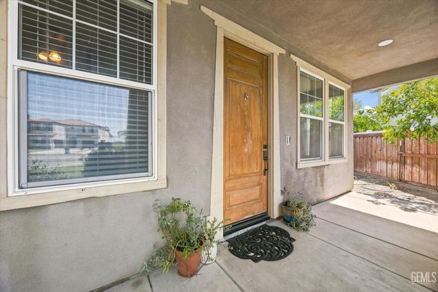 10104 Sharktooth Peak Drive, Bakersfield, CA 93311