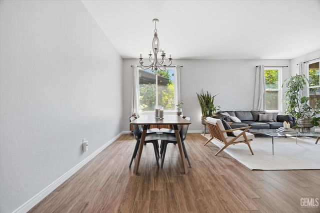10104 Sharktooth Peak Drive, Bakersfield, CA 93311