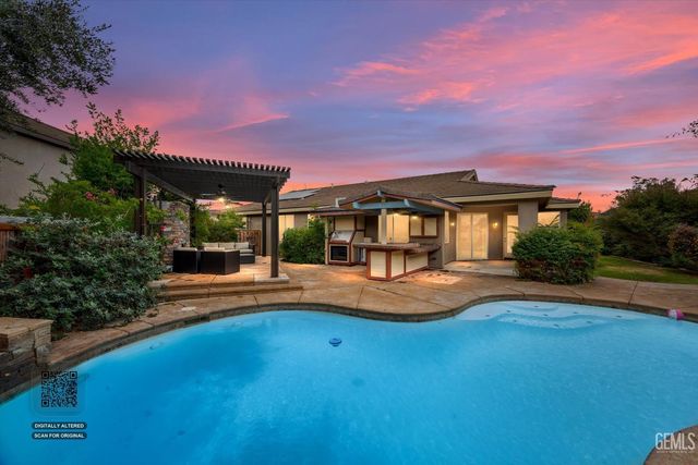 10104 Sharktooth Peak Drive, Bakersfield, CA 93311