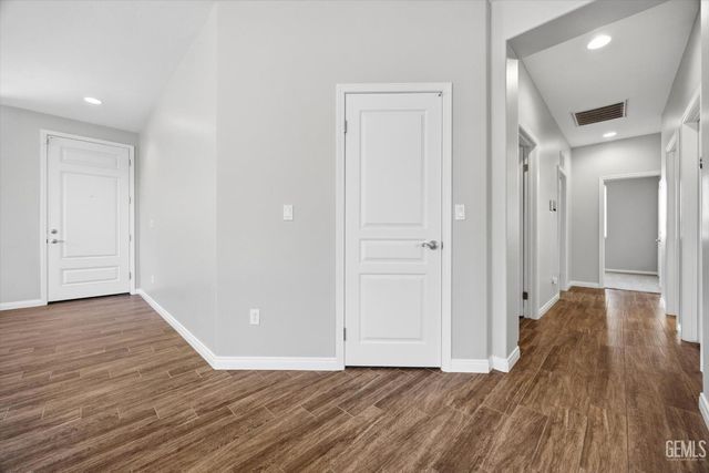 10104 Sharktooth Peak Drive, Bakersfield, CA 93311
