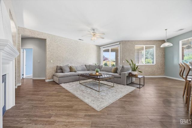 10104 Sharktooth Peak Drive, Bakersfield, CA 93311
