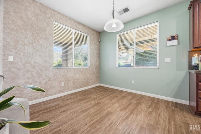 10104 Sharktooth Peak Drive, Bakersfield, CA 93311