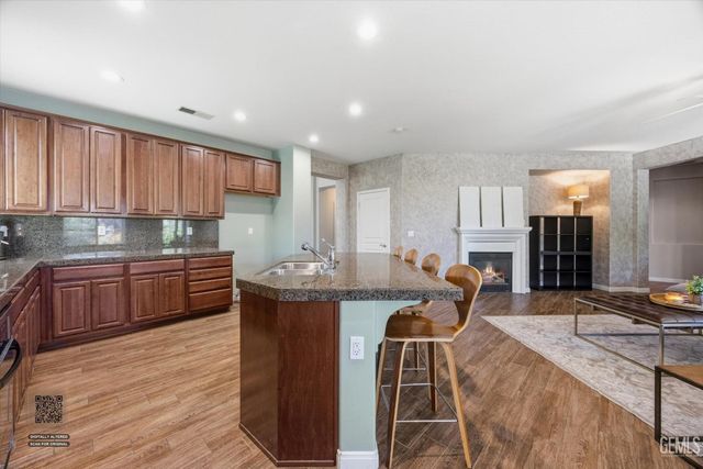 10104 Sharktooth Peak Drive, Bakersfield, CA 93311