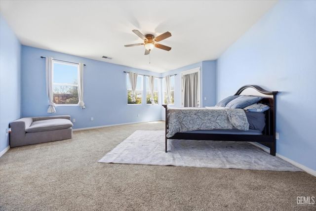 10104 Sharktooth Peak Drive, Bakersfield, CA 93311