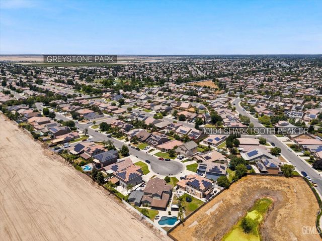 10104 Sharktooth Peak Drive, Bakersfield, CA 93311