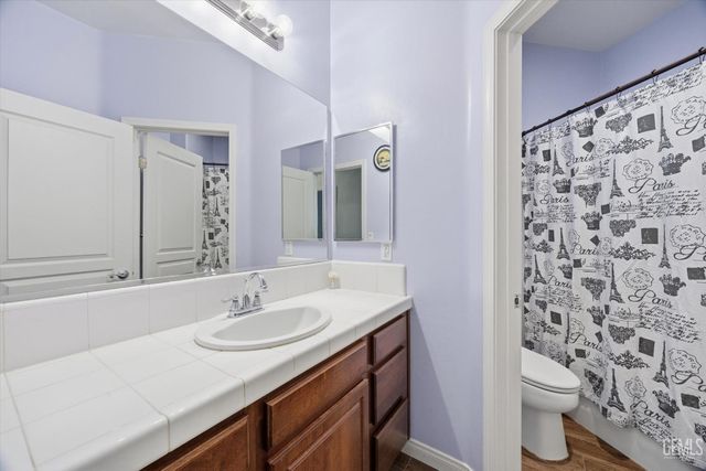 10104 Sharktooth Peak Drive, Bakersfield, CA 93311