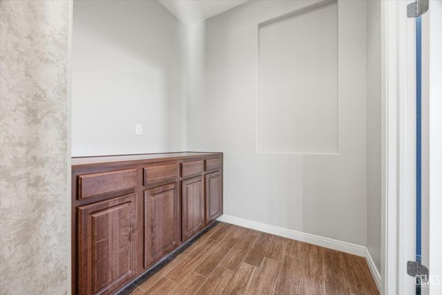 10104 Sharktooth Peak Drive, Bakersfield, CA 93311