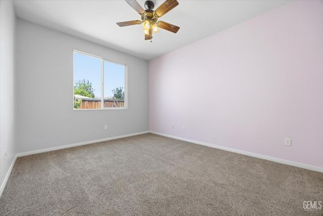 10104 Sharktooth Peak Drive, Bakersfield, CA 93311