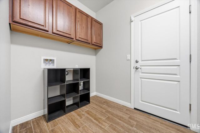 10104 Sharktooth Peak Drive, Bakersfield, CA 93311