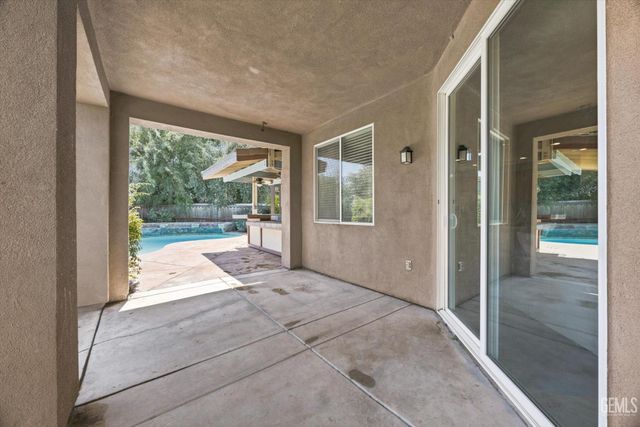 10104 Sharktooth Peak Drive, Bakersfield, CA 93311