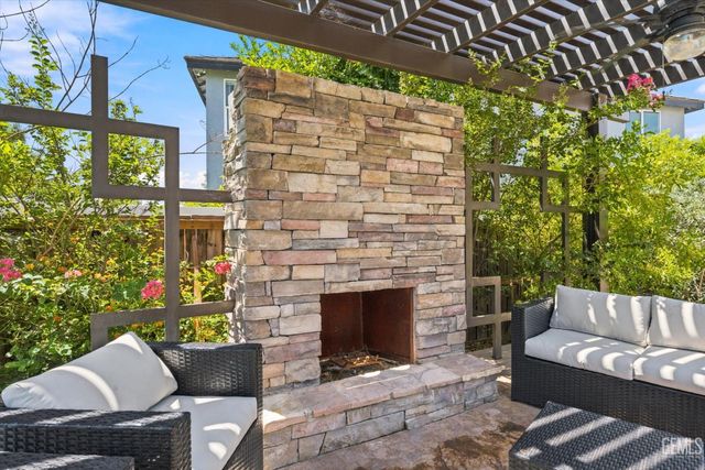 10104 Sharktooth Peak Drive, Bakersfield, CA 93311