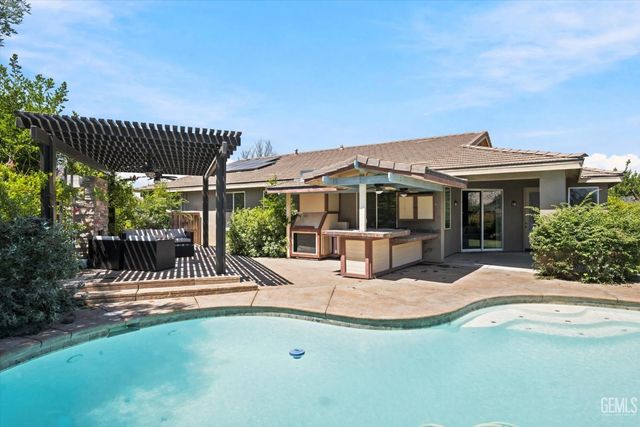 10104 Sharktooth Peak Drive, Bakersfield, CA 93311