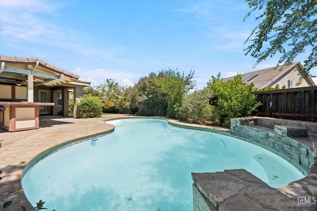 10104 Sharktooth Peak Drive, Bakersfield, CA 93311