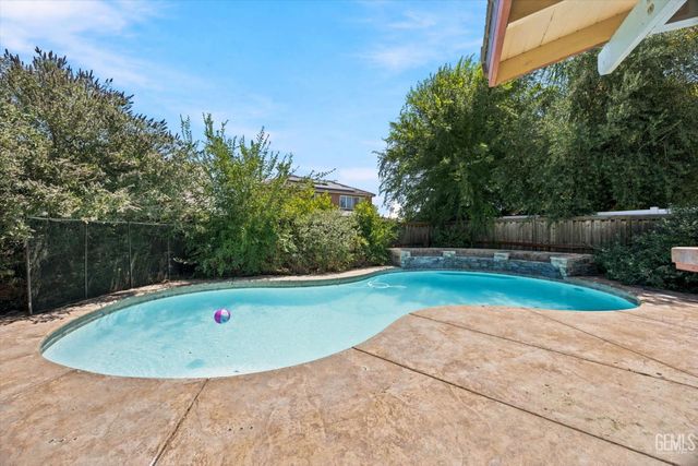 10104 Sharktooth Peak Drive, Bakersfield, CA 93311