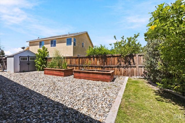 10104 Sharktooth Peak Drive, Bakersfield, CA 93311