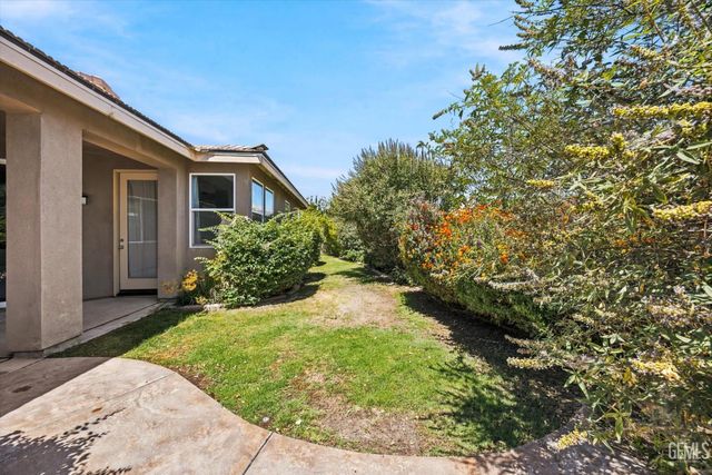 10104 Sharktooth Peak Drive, Bakersfield, CA 93311