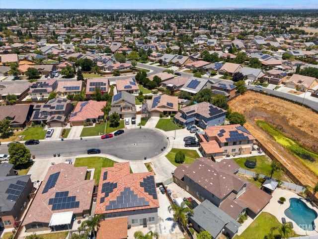 10104 Sharktooth Peak Drive, Bakersfield, CA 93311