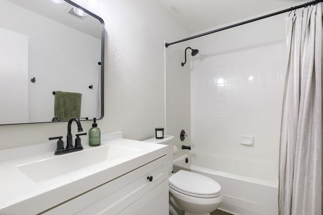 11904 Sunhillow BND, Austin, TX 78758