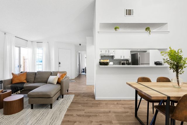 11904 Sunhillow BND, Austin, TX 78758