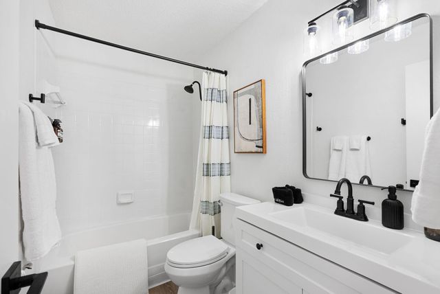 11904 Sunhillow BND, Austin, TX 78758