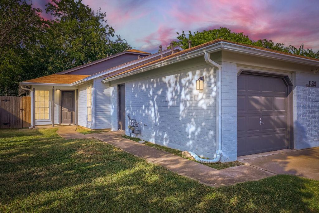 11904 Sunhillow BND, Austin, TX 78758